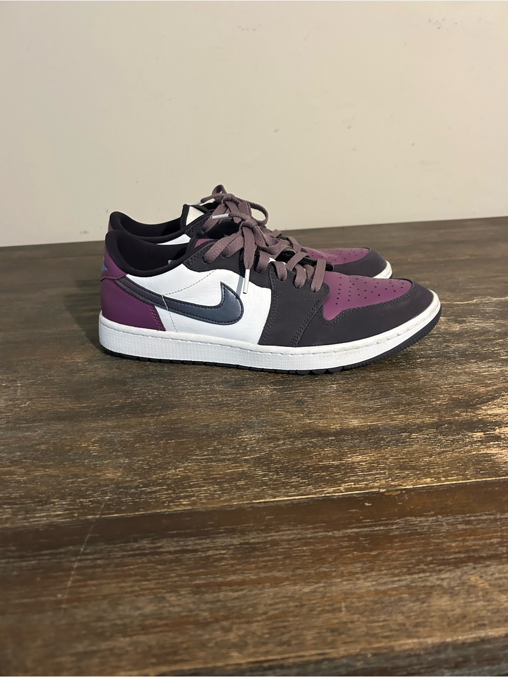 Jordan Men's Low-Top Sneakers in Purple, White and Dark Gray
